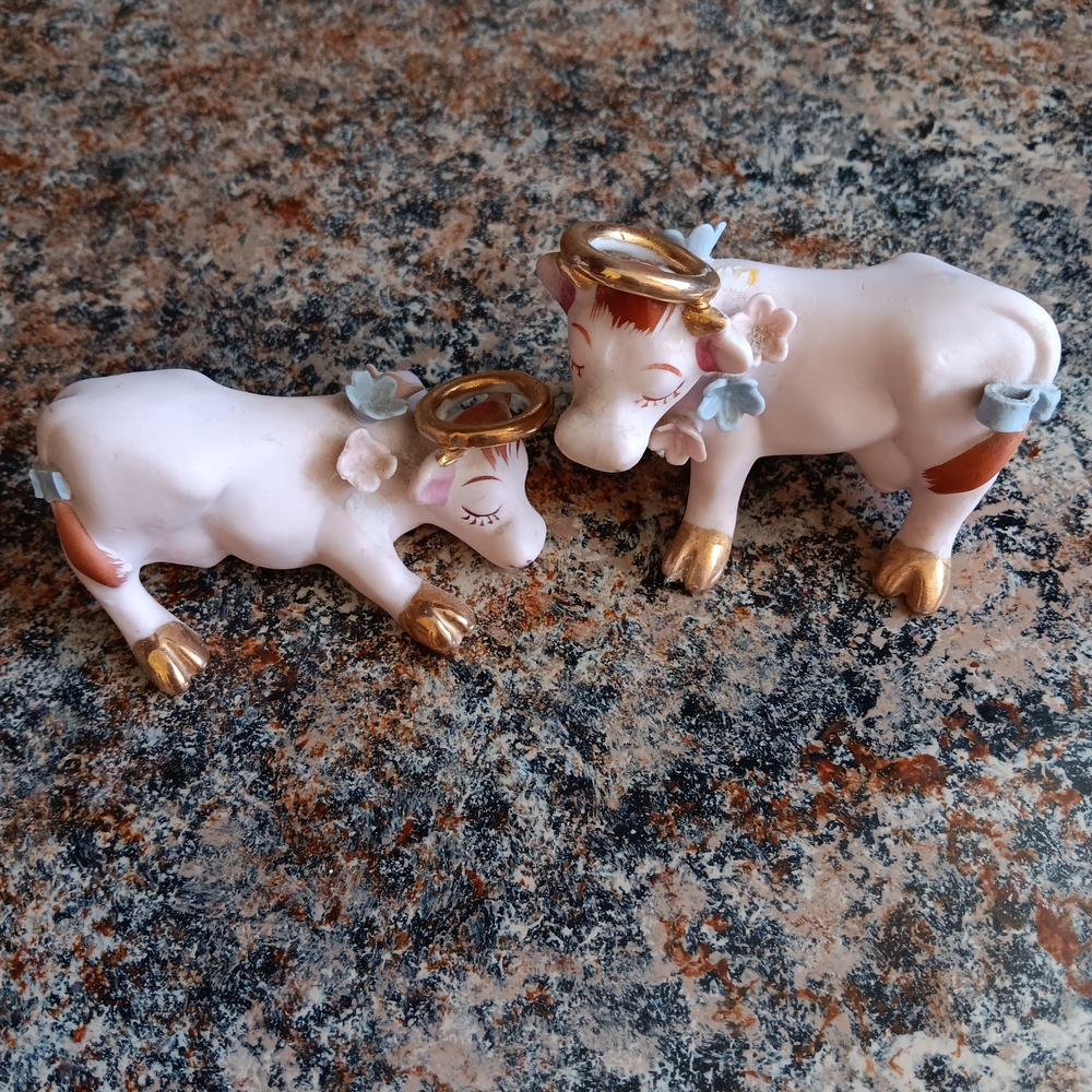 Charming Angelic Cow Figurines - White and Gold